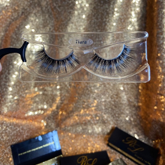 Eyelashes - Picture 3 of 4